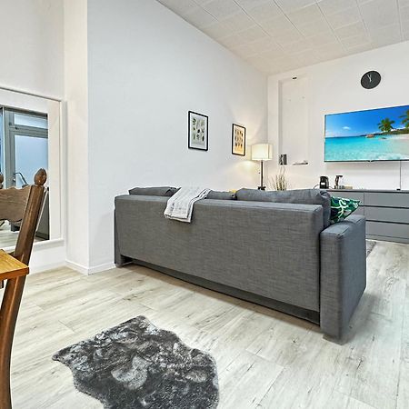2 Zimmer Apartment Fuer 6 P, 15 Min Zum Flughafen Esslingen am Neckar Bagian luar foto