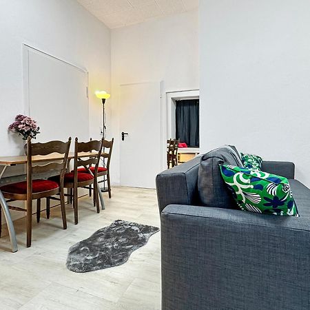 2 Zimmer Apartment Fuer 6 P, 15 Min Zum Flughafen Esslingen am Neckar Bagian luar foto