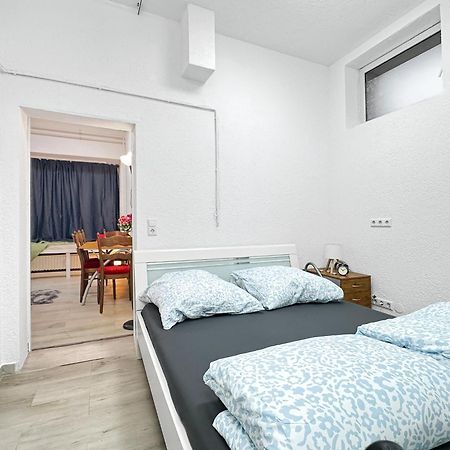 2 Zimmer Apartment Fuer 6 P, 15 Min Zum Flughafen Esslingen am Neckar Bagian luar foto