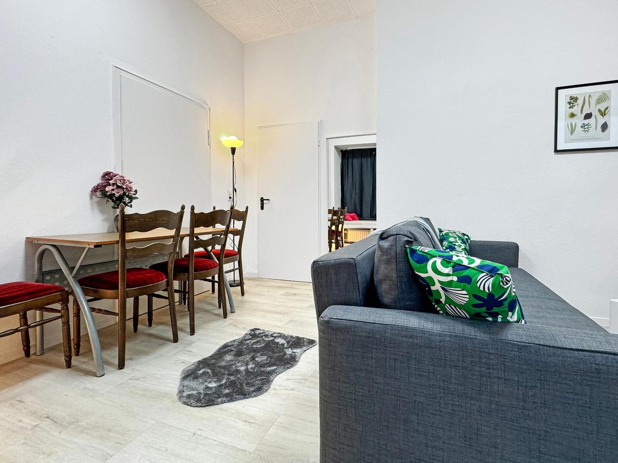2 Zimmer Apartment Fuer 6 P, 15 Min Zum Flughafen Esslingen am Neckar Bagian luar foto